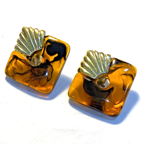 Vintage clip on earrings Lucite caramel black swirl and goldtone mod squares - Picture 7 of 7